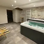 D Hotes Avec Piscine Et La Foliere Saumur 住宿加早餐酒店 Villebernier