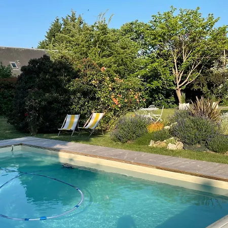 D Hotes Avec Piscine Et La Foliere Saumur Bed and breakfast
